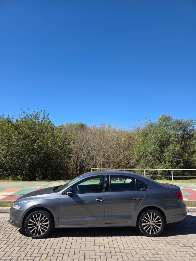 Volkswagen Vento Luxury — foto 5